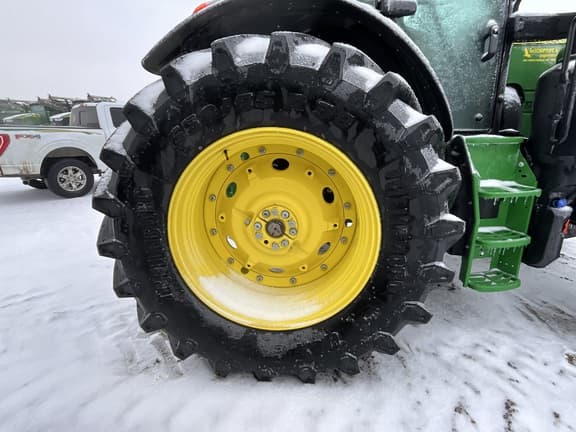 Image of John Deere 6155M equipment image 4