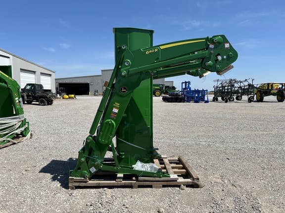 Image of John Deere 640R equipment image 1