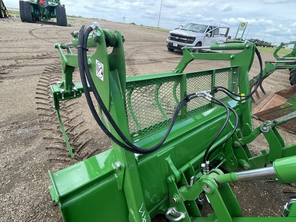 Image of John Deere 680R equipment image 4