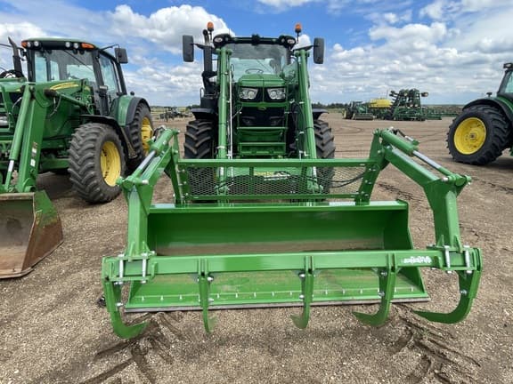 Image of John Deere 680R equipment image 1
