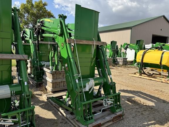 Image of John Deere 680R equipment image 4