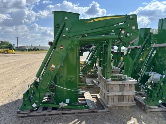 Image of John Deere 680R equipment image 2