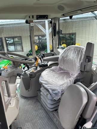 Image of John Deere 6M 130 equipment image 2