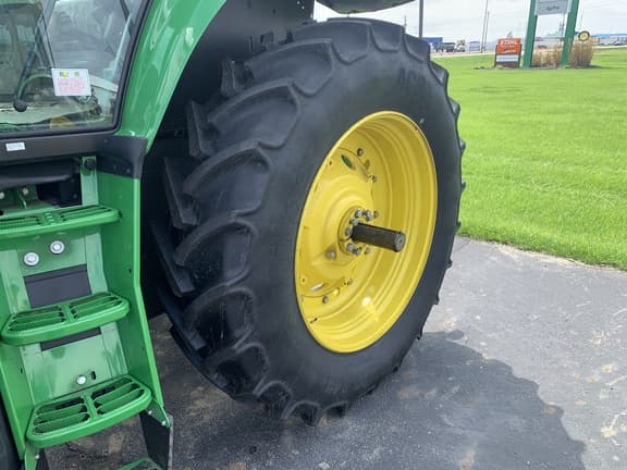 Image of John Deere 6M 180 equipment image 3