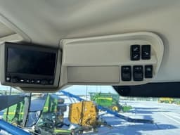 Image of John Deere 6R 215 equipment image 2