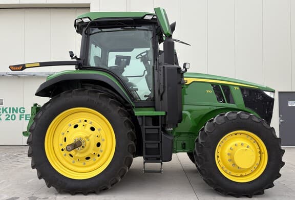 Image of John Deere 7R 210 equipment image 1