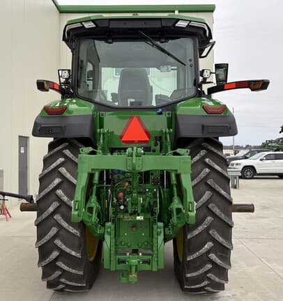 Image of John Deere 7R 210 equipment image 3