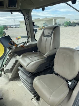 Image of John Deere 7R 210 equipment image 3
