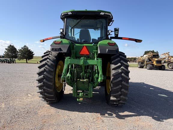 Image of John Deere 7R 210 equipment image 3