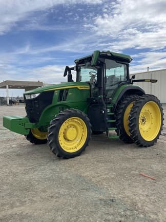 Image of John Deere 7R 210 equipment image 2