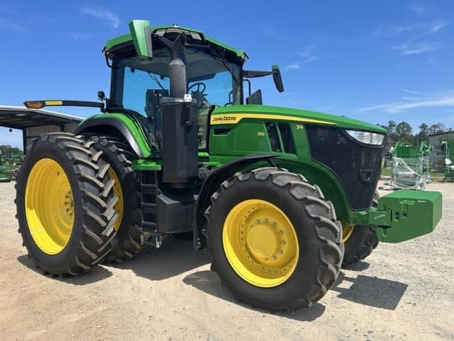 Image of John Deere 7R 210 equipment image 1