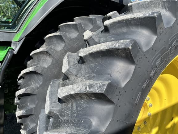 Image of John Deere 7R 230 equipment image 2