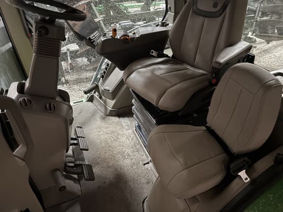 Image of John Deere 7R 250 equipment image 4