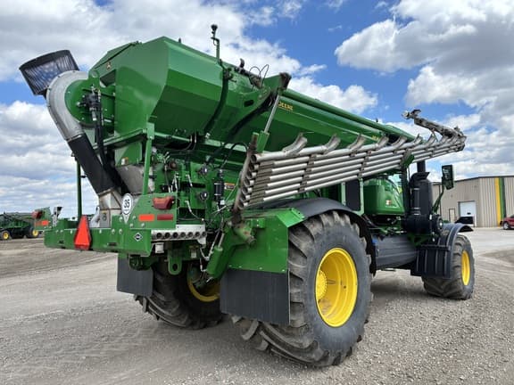 Image of John Deere 800R equipment image 4