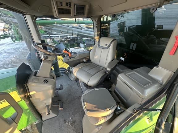 Image of John Deere 800R equipment image 4