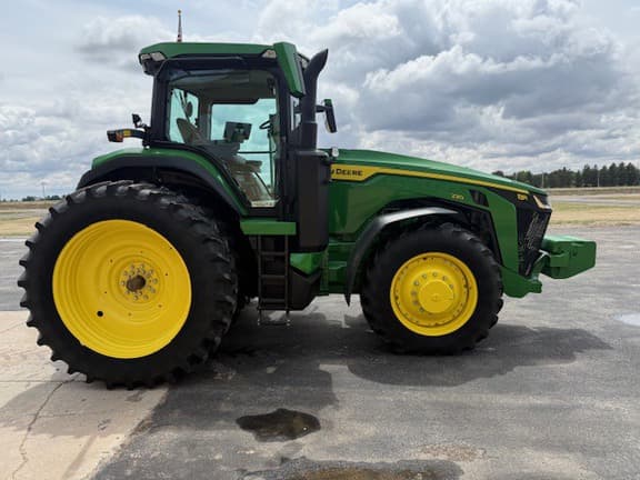 Image of John Deere 8R 230 equipment image 1