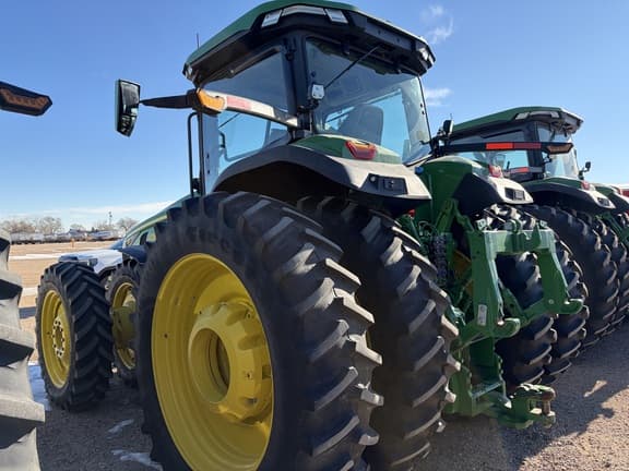 Image of John Deere 8R 230 equipment image 3