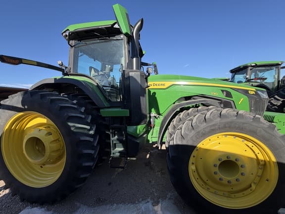 Image of John Deere 8R 230 equipment image 3
