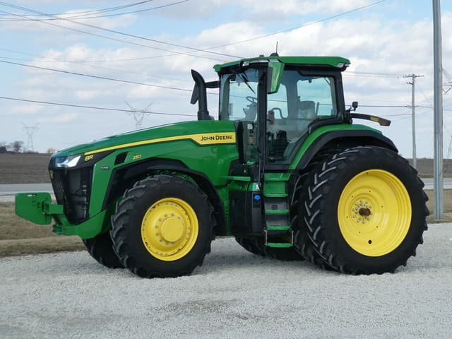Image of John Deere 8R 250 equipment image 4