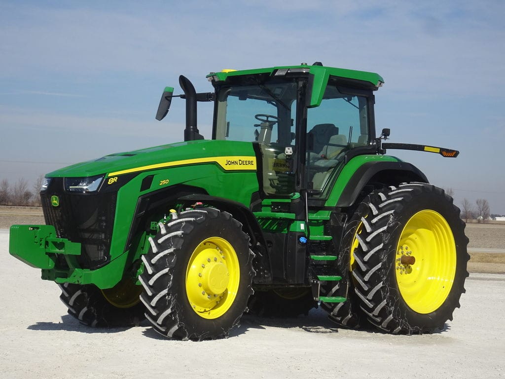 2025 John Deere 8R 250 Equipment Image0