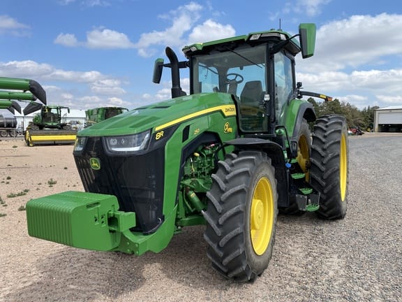 2025 John Deere 8R 250 Equipment Image0