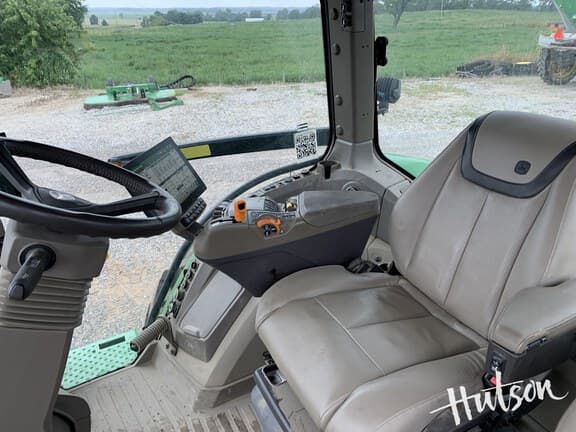 Image of John Deere 8R 310 equipment image 4