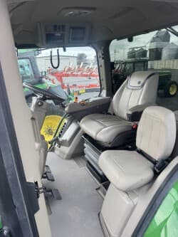 Image of John Deere 8R 310 equipment image 3