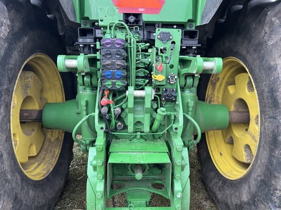 Image of John Deere 8R 310 equipment image 4