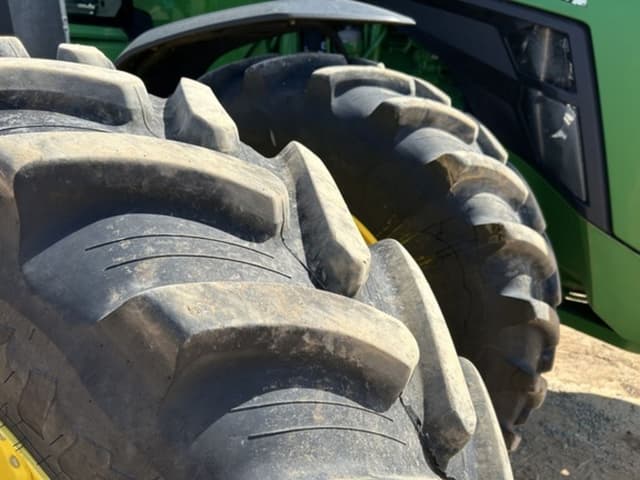 Image of John Deere 8R 310 equipment image 4