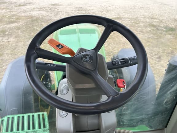 Image of John Deere 8R 310 equipment image 3