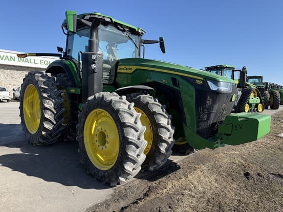 Image of John Deere 8R 370 equipment image 2