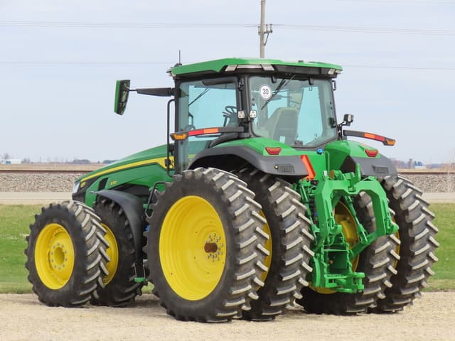 Image of John Deere 8R 370 equipment image 2