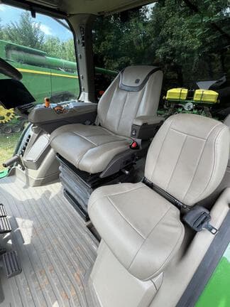 Image of John Deere 8R 370 equipment image 4