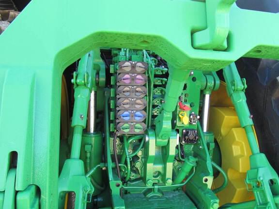 Image of John Deere 8R 410 equipment image 2