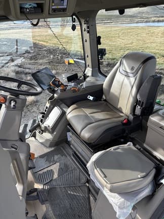 Image of John Deere 8RT 410 equipment image 4