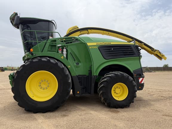 Image of John Deere 9700 equipment image 1