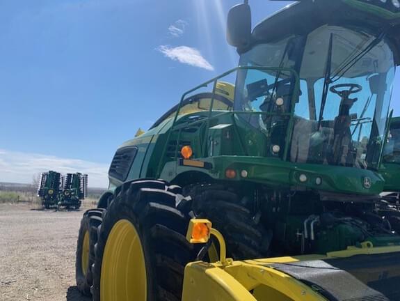 Image of John Deere 9700 equipment image 1