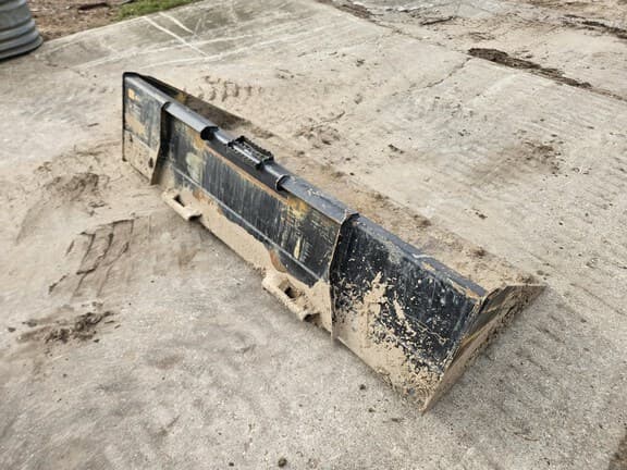 Image of John Deere C84 equipment image 4