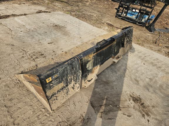 Image of John Deere C84 equipment image 2