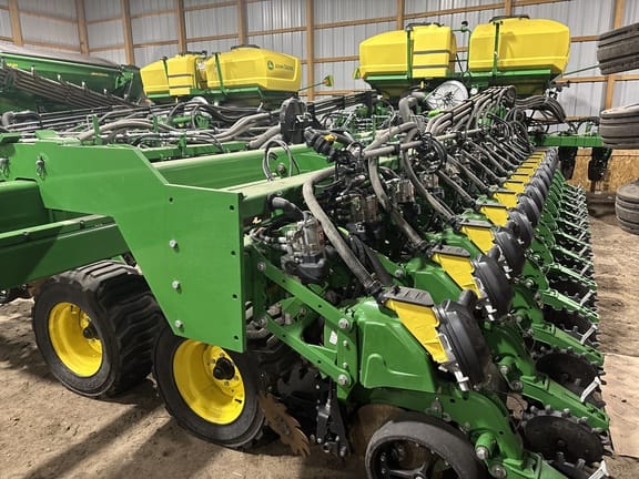 2025 John Deere DB66 Equipment Image0