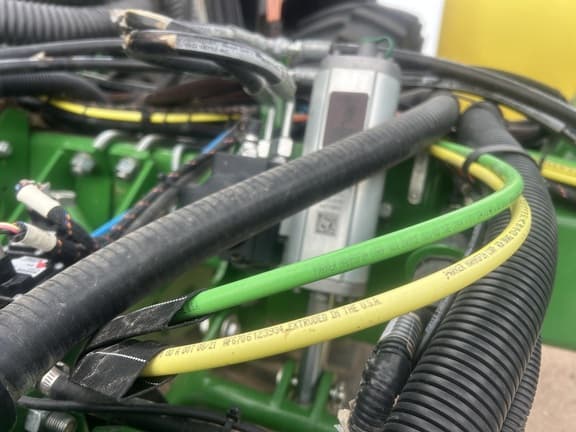 Image of John Deere DR16X equipment image 4