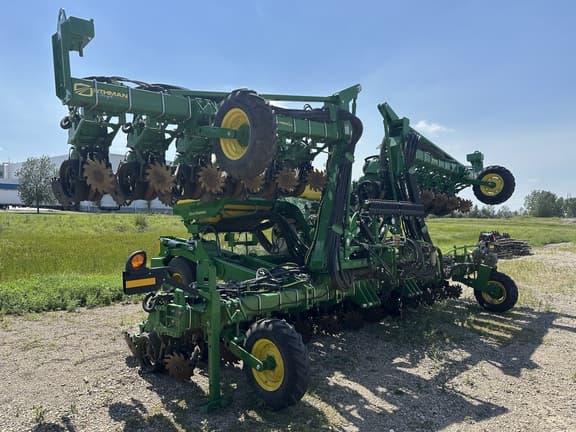 Image of John Deere DR24 equipment image 4