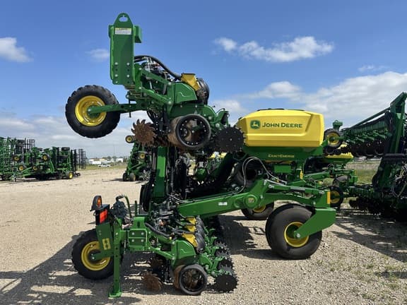 Image of John Deere DR24 Primary image