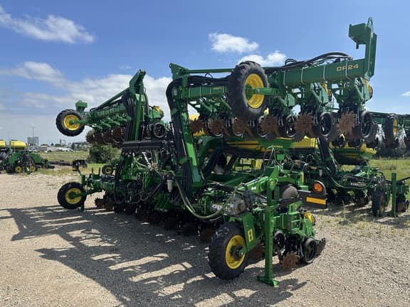 Image of John Deere DR24 equipment image 3