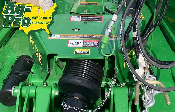 Image of John Deere FC12E equipment image 4