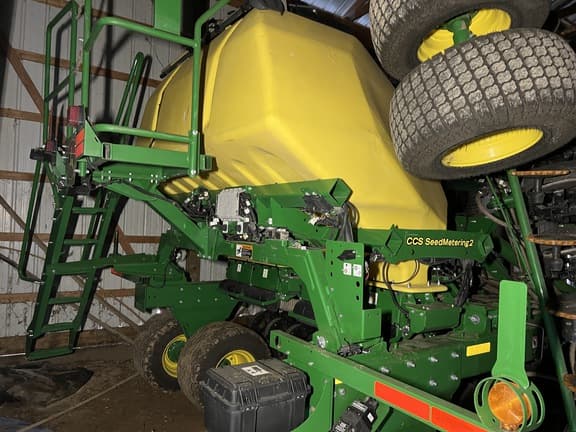 Image of John Deere N530C equipment image 4