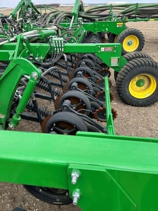 Image of John Deere N560F equipment image 1