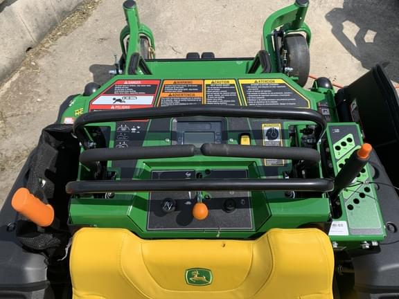 Image of John Deere Q820M equipment image 4