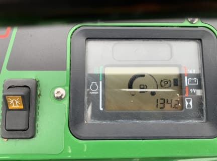 Image of John Deere Q820M equipment image 4