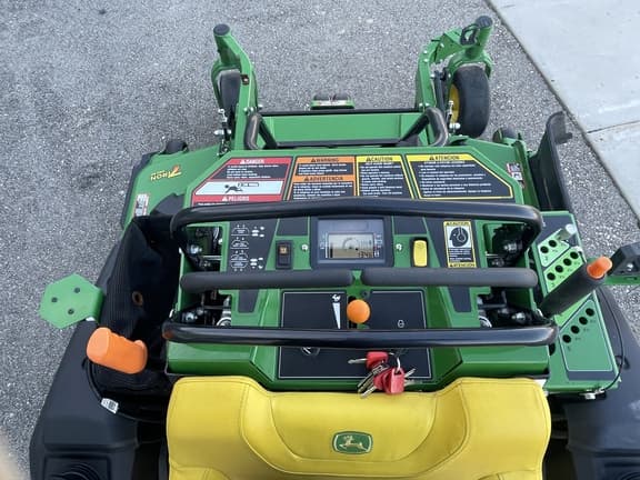 Image of John Deere Q820M equipment image 3